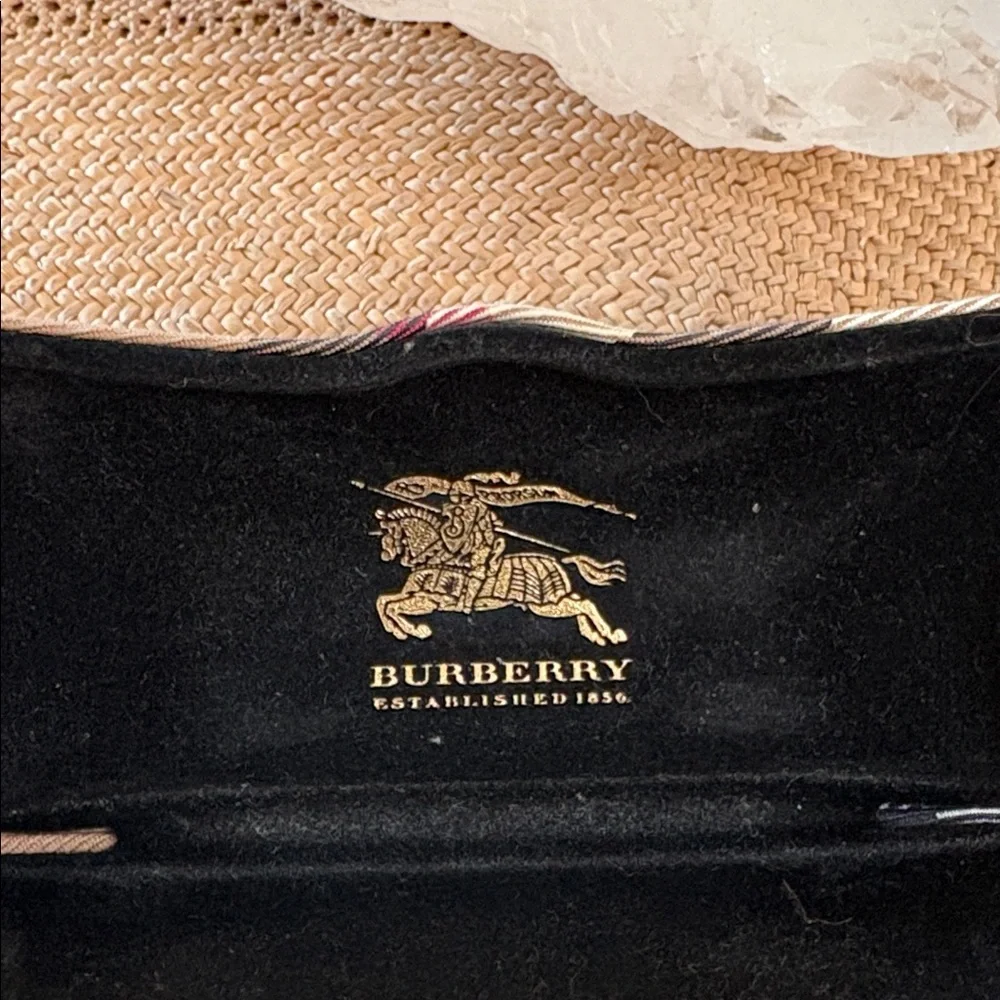 Burberry glasses have